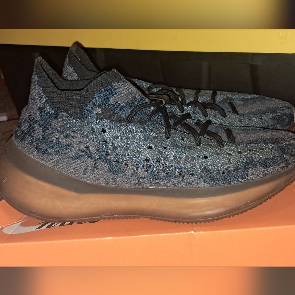 Yeezy Boost - image 3